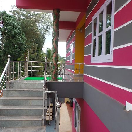 Iroomz Sri Vinayaka Comfort Virajpet Eksteriør billede