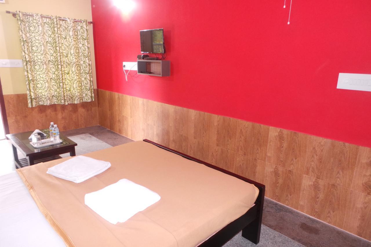 Iroomz Sri Vinayaka Comfort Virajpet Eksteriør billede