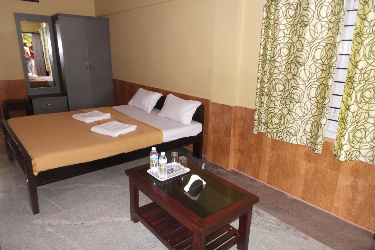 Iroomz Sri Vinayaka Comfort Virajpet Eksteriør billede