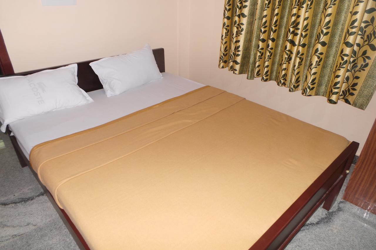 Iroomz Sri Vinayaka Comfort Virajpet Eksteriør billede