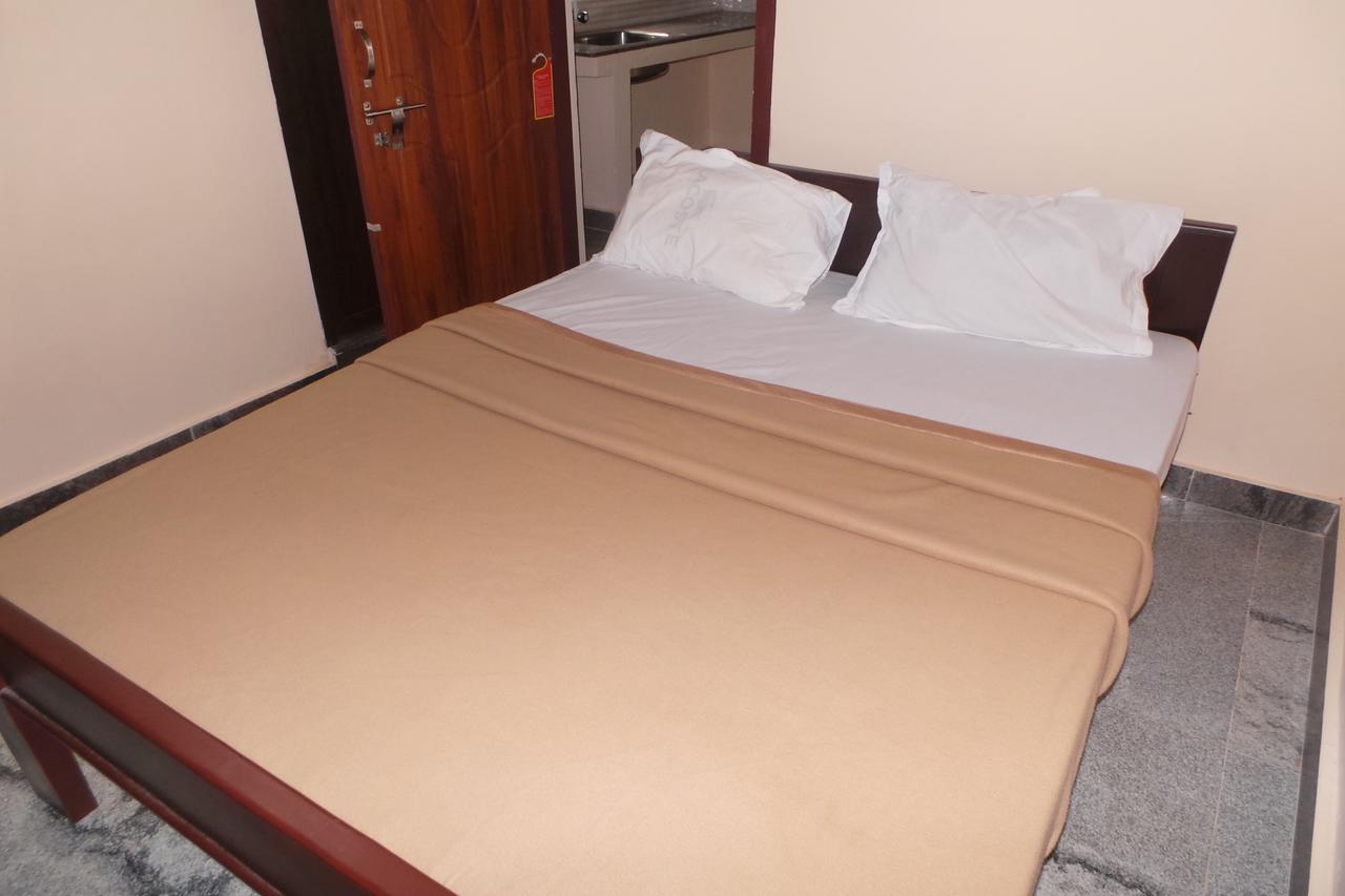 Iroomz Sri Vinayaka Comfort Virajpet Eksteriør billede