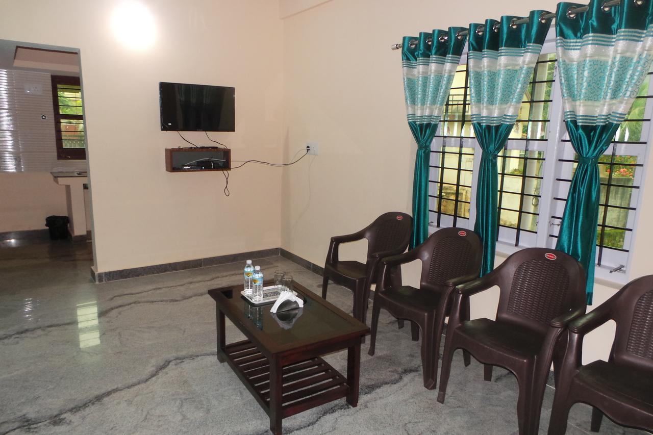 Iroomz Sri Vinayaka Comfort Virajpet Eksteriør billede
