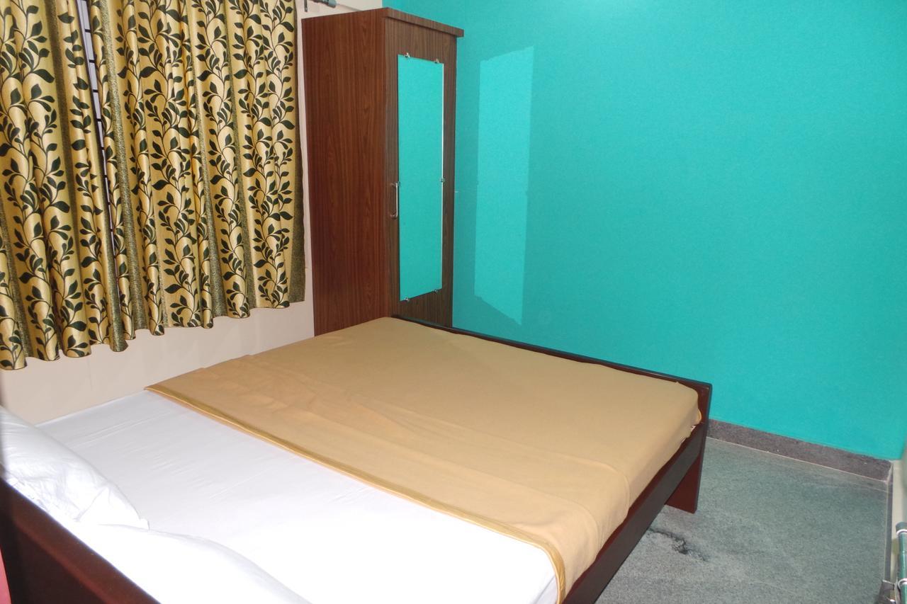 Iroomz Sri Vinayaka Comfort Virajpet Eksteriør billede