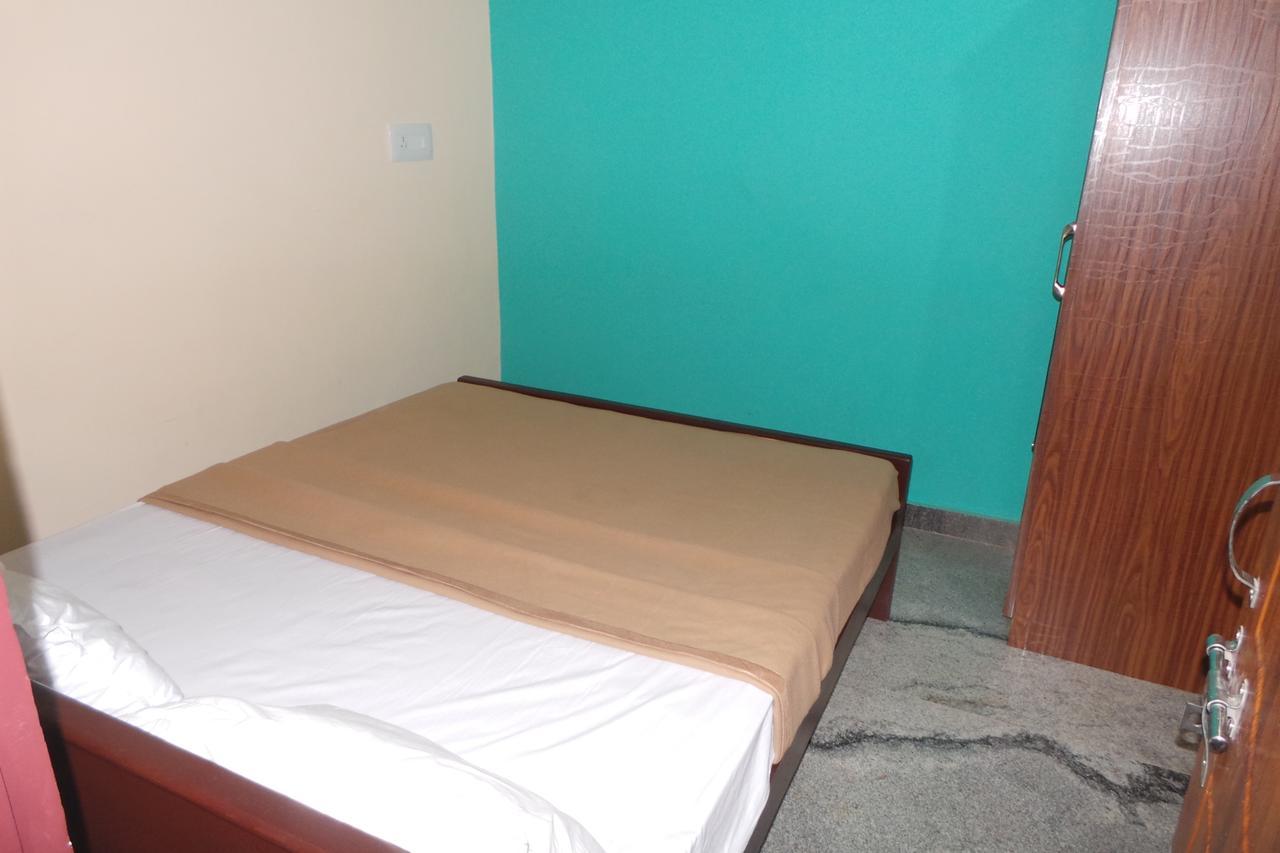Iroomz Sri Vinayaka Comfort Virajpet Eksteriør billede
