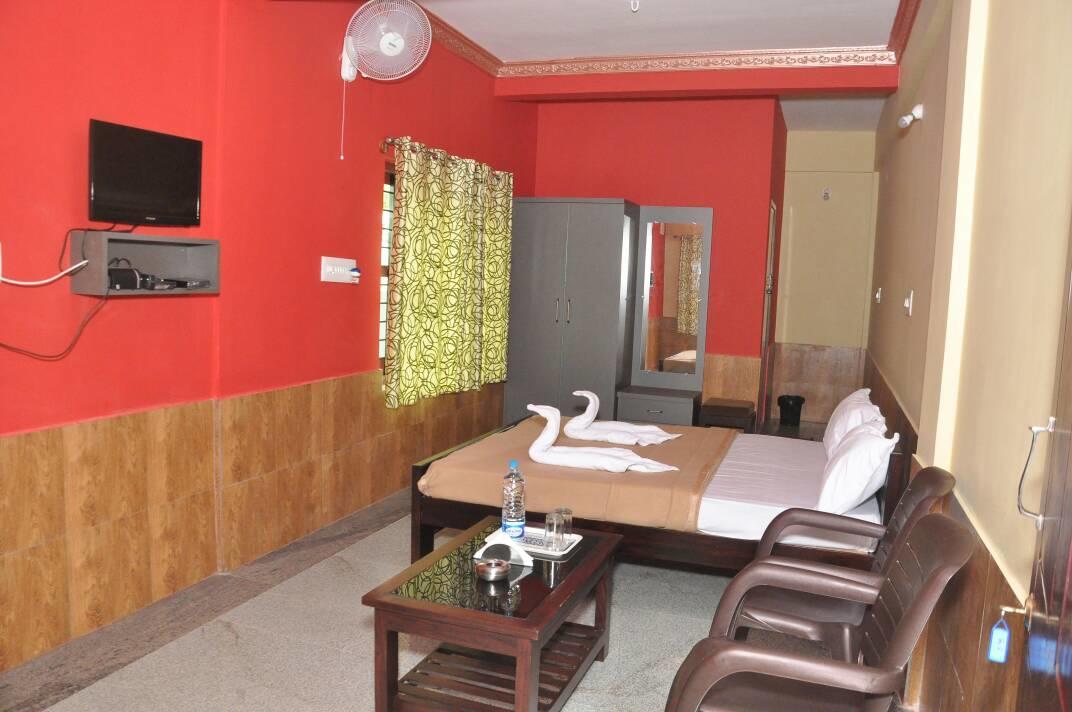 Iroomz Sri Vinayaka Comfort Virajpet Eksteriør billede