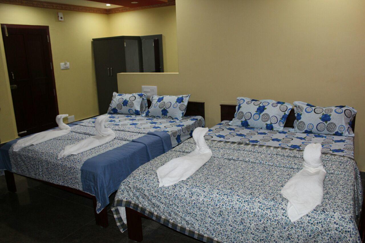 Iroomz Sri Vinayaka Comfort Virajpet Eksteriør billede